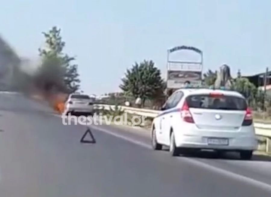 ΙΧ τυλίχθηκε στις φλόγες στην ΕΟ Θεσσαλονίκης – Μουδανιών (βίντεο)